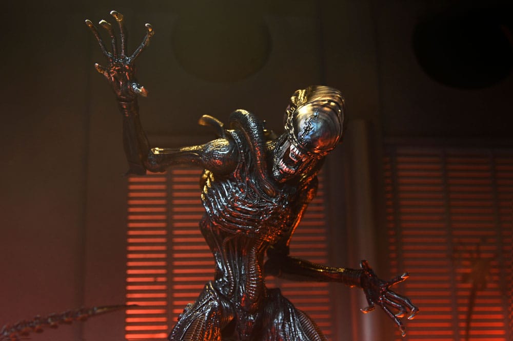 Alien: Romulus Figura Ultimate Scorched Xenomorph 18 cm - Imagen 4